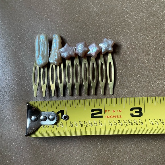 Genuine freshwater pearl brass hair comb. One of a kind ✨ gold white pink - Picture 5 of 6